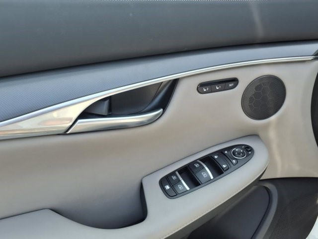 2025 Infiniti QX50 Luxe photo 9