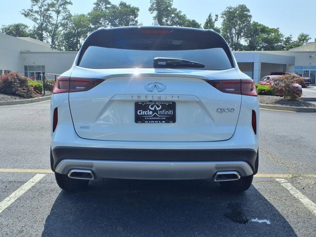 2025 Infiniti QX50 Luxe photo 4