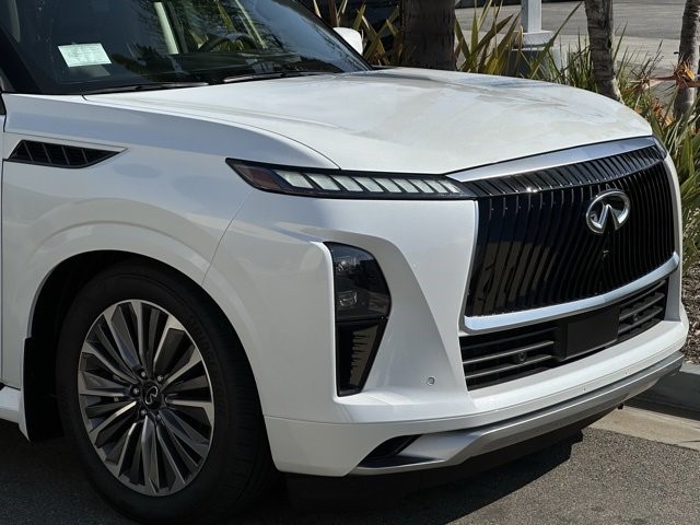 2025 Infiniti QX80 Luxe photo 13