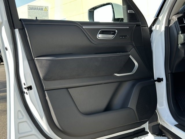 2025 Infiniti QX80 Luxe photo 17