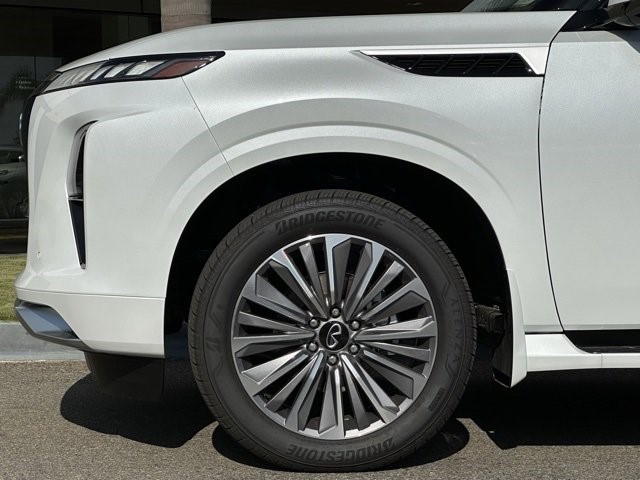 2025 Infiniti QX80 Luxe photo 3