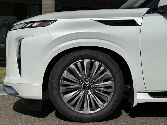 2025 Infiniti QX80 Luxe photo 4