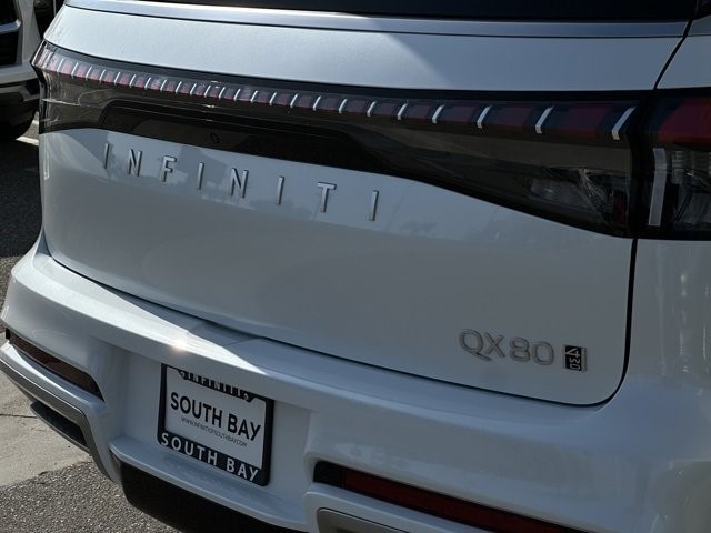 2025 Infiniti QX80 Luxe photo 9