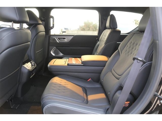 2025 Infiniti QX80 photo 21