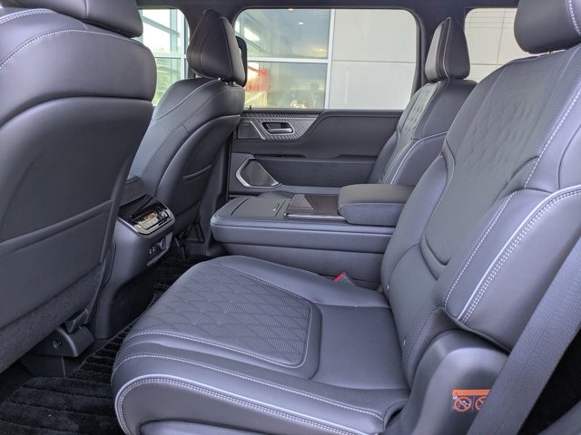2025 Infiniti QX80 photo 12