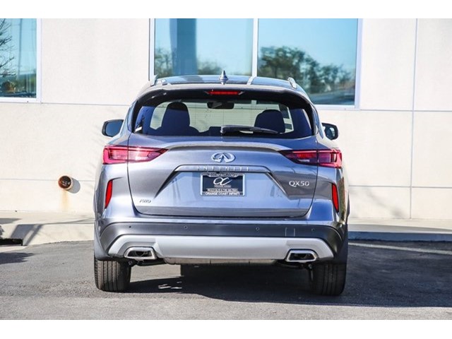 2025 Infiniti QX50 Luxe photo 7
