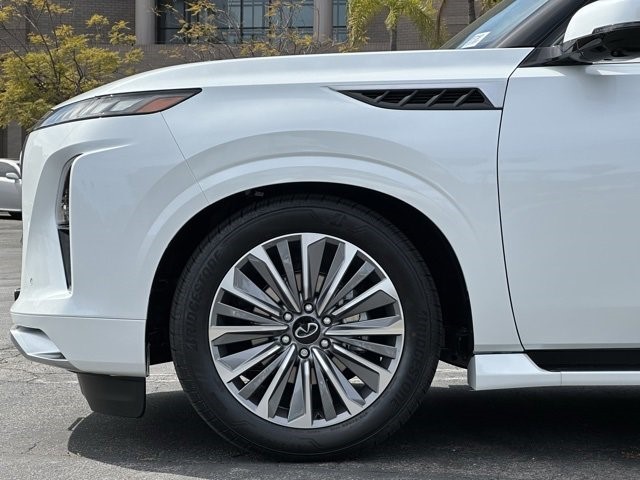 2025 Infiniti QX80 Luxe photo 4