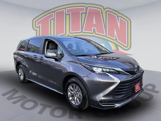 2024 Toyota Sienna LE [9]