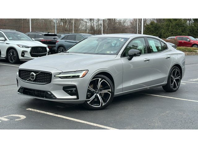 2024 Volvo S60 Plus Dark Theme B5 AWD Plus Dark Theme Intercooled Turbo Gas/Electric I-4 2.0 L/120 [0]