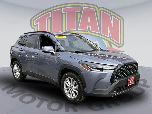 2022 Toyota Corolla Cross LE [17]
