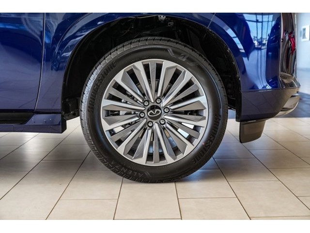 2025 Infiniti QX80 Luxe photo 9