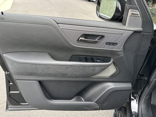 2025 Infiniti QX80 photo 13