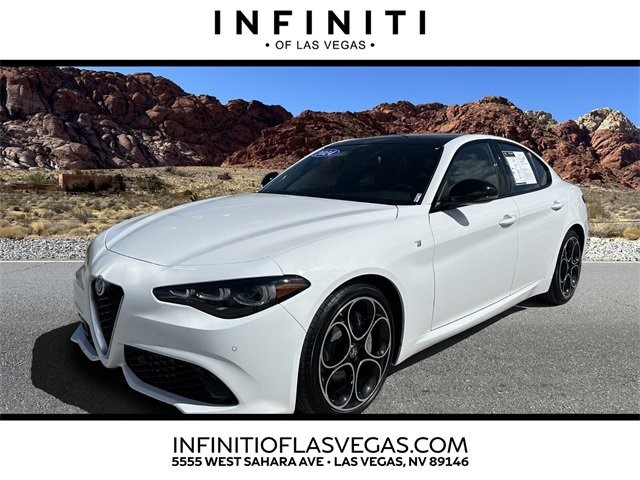 2024 Alfa Romeo Giulia Ti Ti RWD Intercooled Turbo Premium Unleaded I-4 2.0 L/122 [1]