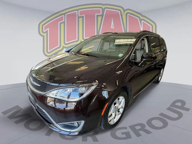 2017 Chrysler Pacifica Touring-L [21]