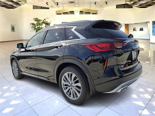 2025 Infiniti QX50 Luxe AWD photo 5