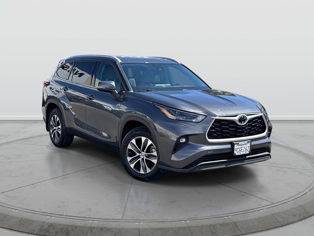 2022 Toyota Highlander XLE XLE FWD Regular Unleaded V-6 3.5 L/211 [0]