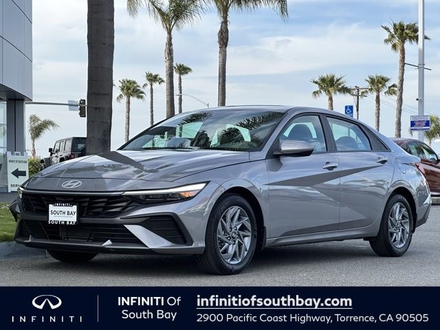 2024 Hyundai Elantra SEL SEL IVT Regular Unleaded I-4 2.0 L/122 [0]