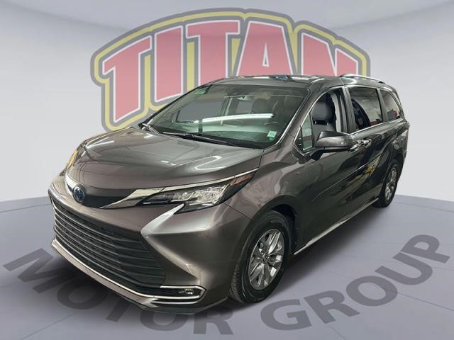 2023 Toyota Sienna XLE [3]