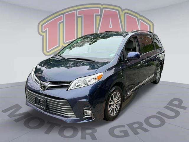2018 Toyota Sienna XLE Premium 8 Passenger [1]