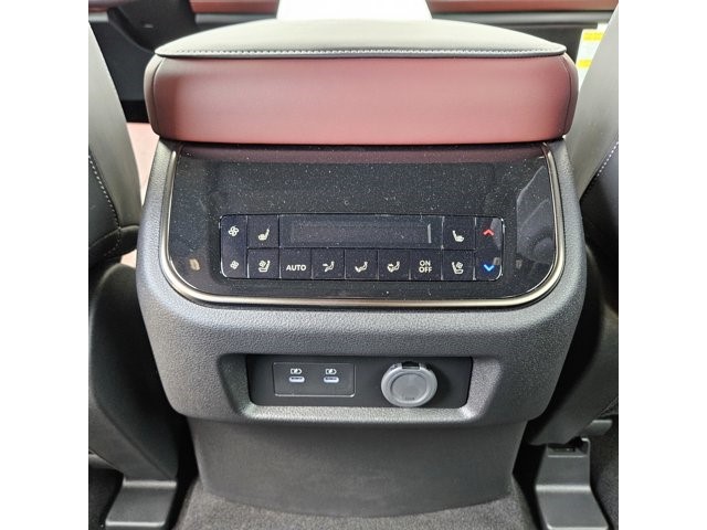 2025 Infiniti QX80 photo 18