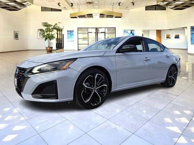 2023 Nissan Altima 2.5 SR photo 3