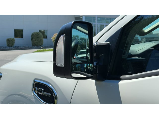 2024 Nissan Titan XD SV 4x4 Crew Cab SV Premium Unleaded V-8 5.6 L/339 [11]