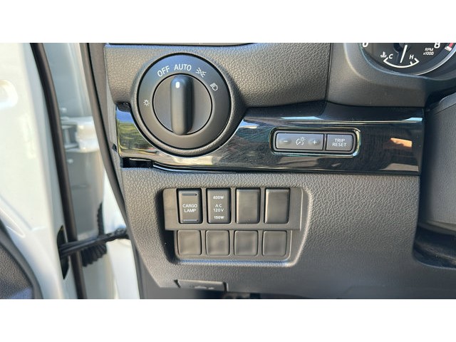 2024 Nissan Titan XD SV 4x4 Crew Cab SV Premium Unleaded V-8 5.6 L/339 [14]