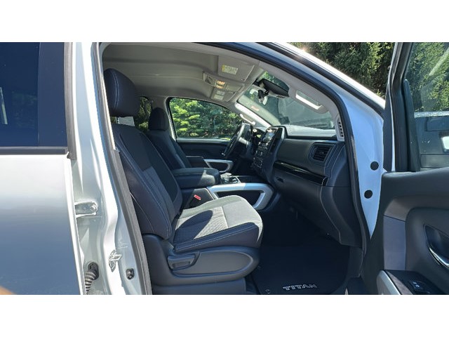 2024 Nissan Titan XD SV 4x4 Crew Cab SV Premium Unleaded V-8 5.6 L/339 [23]