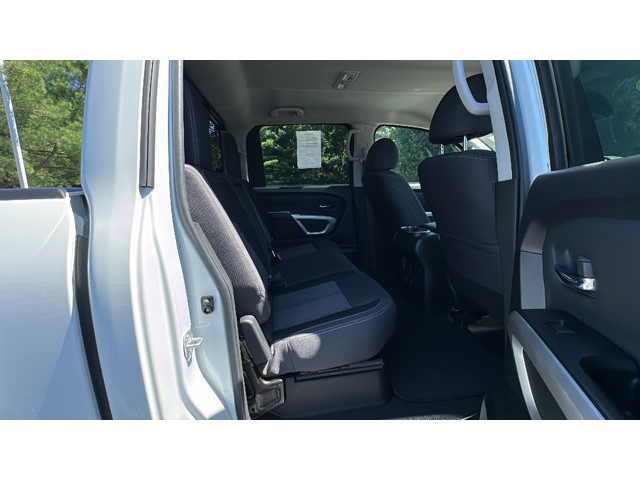 2024 Nissan Titan XD SV 4x4 Crew Cab SV Premium Unleaded V-8 5.6 L/339 [24]