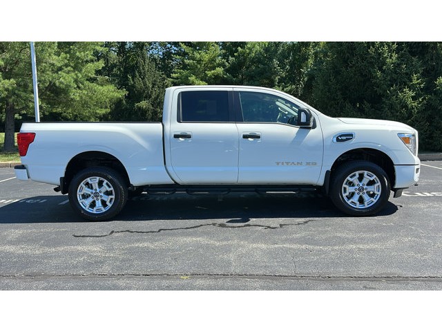 2024 Nissan Titan XD SV 4x4 Crew Cab SV Premium Unleaded V-8 5.6 L/339 [27]