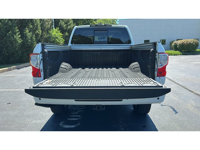 2024 Nissan Titan XD SV 4x4 Crew Cab SV Premium Unleaded V-8 5.6 L/339 [5]