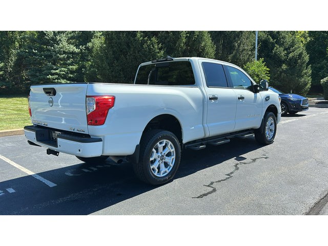 2024 Nissan Titan XD SV 4x4 Crew Cab SV Premium Unleaded V-8 5.6 L/339 [6]