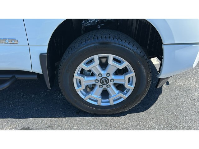 2024 Nissan Titan XD SV 4x4 Crew Cab SV Premium Unleaded V-8 5.6 L/339 [7]