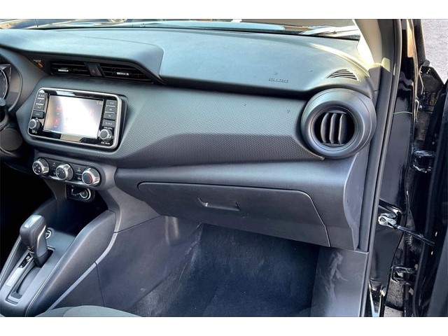 2025 Nissan Kicks Play S photo 14
