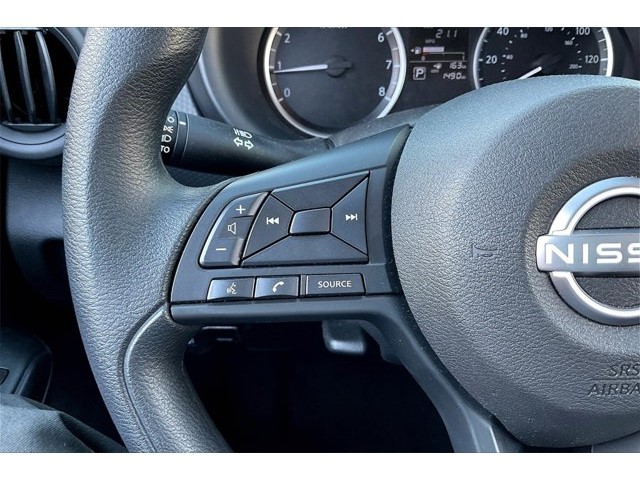 2025 Nissan Kicks Play S photo 15