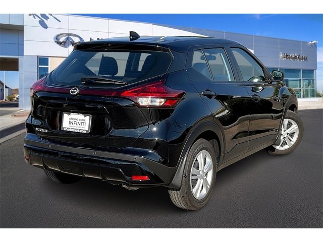 2025 Nissan Kicks Play S photo 2