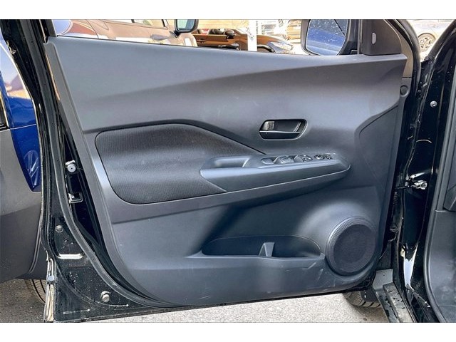 2025 Nissan Kicks Play S photo 19