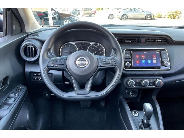 2025 Nissan Kicks Play S photo 5