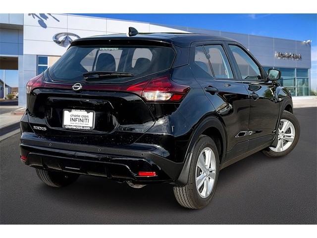 2025 Nissan Kicks Play S photo 2