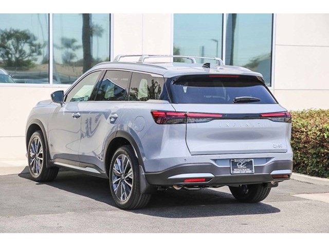 2026 Infiniti QX60 Luxe photo 2
