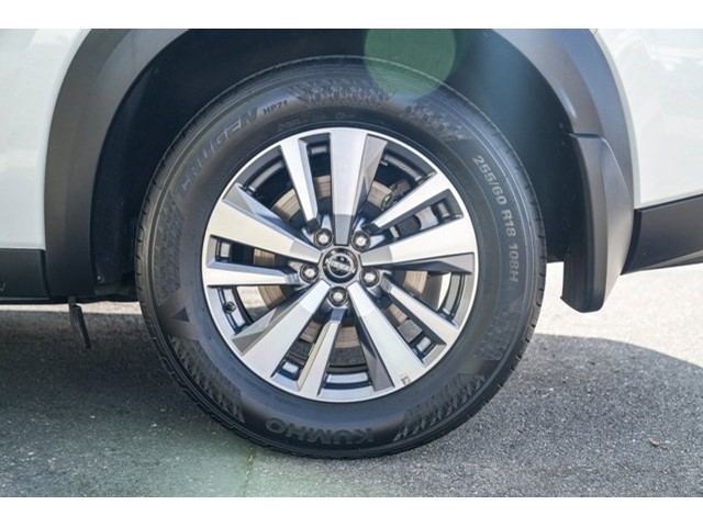 2022 Nissan Pathfinder SL photo 9