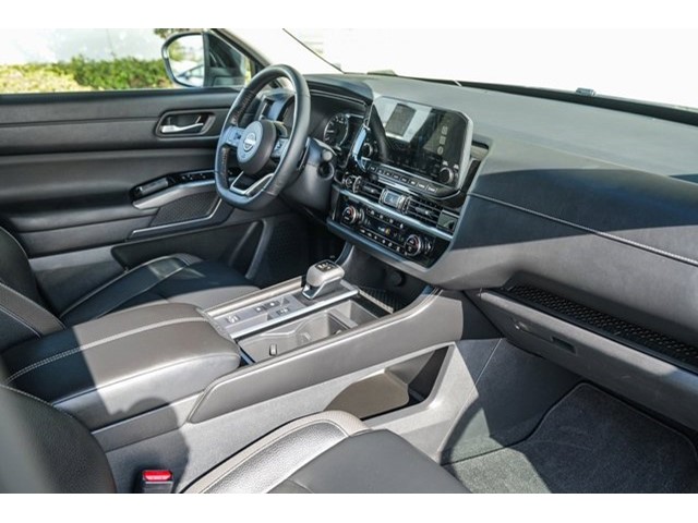 2022 Nissan Pathfinder SL photo 13