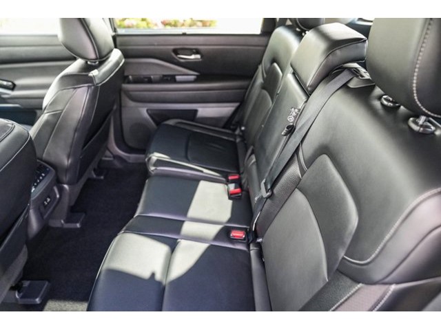 2022 Nissan Pathfinder SL photo 14