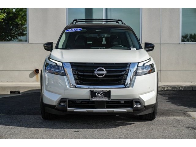 2022 Nissan Pathfinder SL photo 2