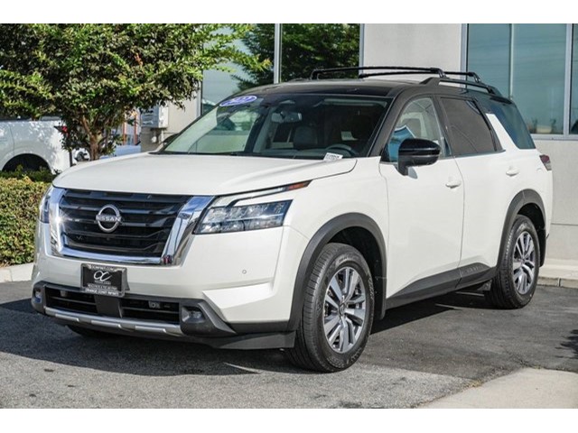2022 Nissan Pathfinder SL photo 3