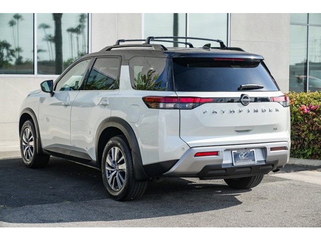 2022 Nissan Pathfinder SL photo 4