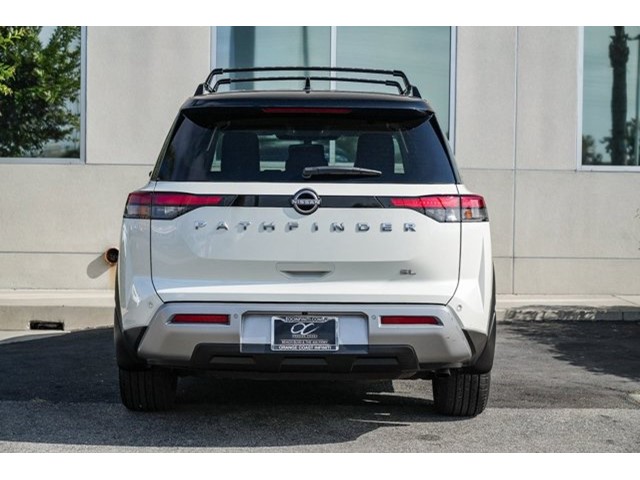 2022 Nissan Pathfinder SL photo 5