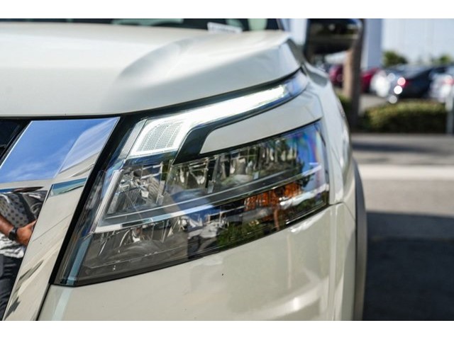 2022 Nissan Pathfinder SL photo 7