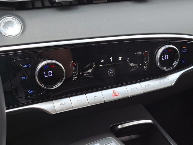 2025 GENESIS GV70 Standard - Photo 16