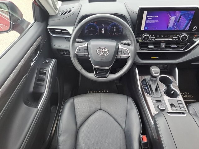 2023 Toyota Highlander Platinum photo 12